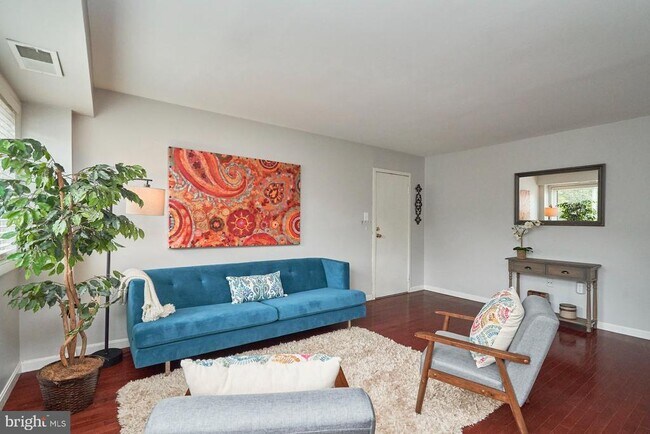 Building Photo - 3340 S 28th St