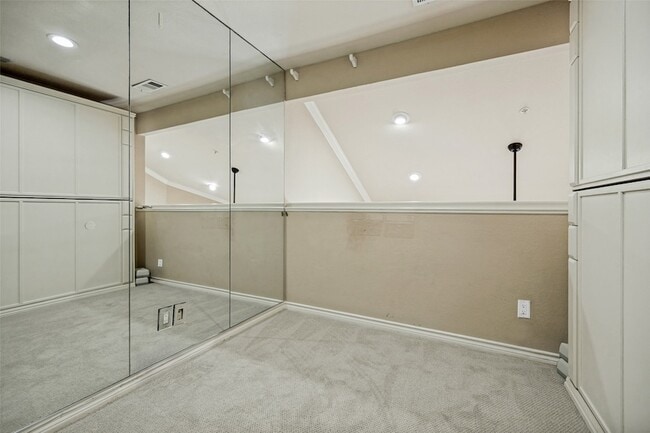 Building Photo - 6004 Auburndale Ave