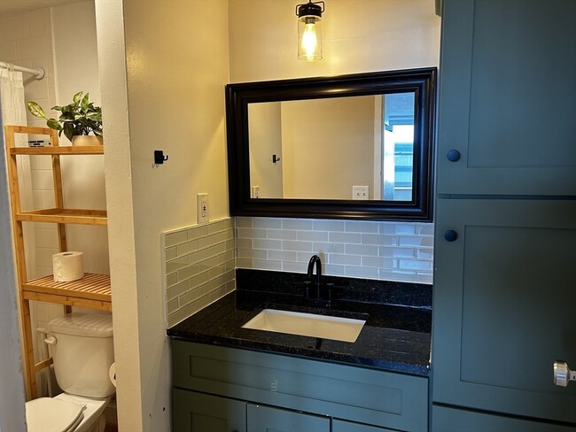 Building Photo - 340 Main St