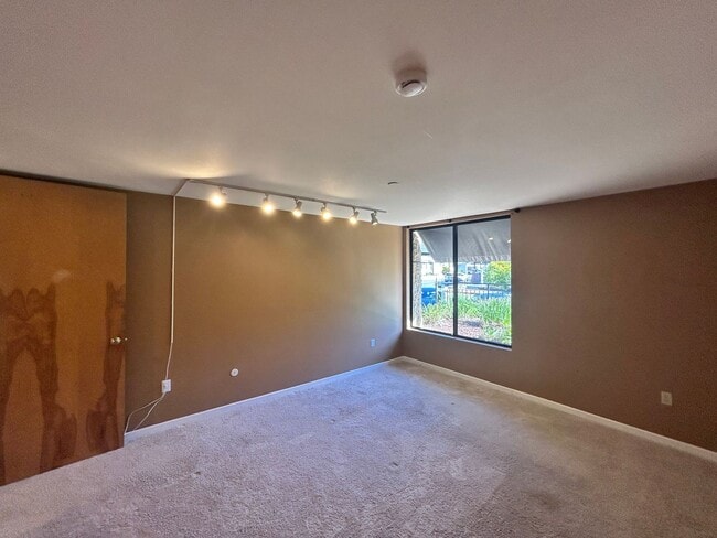 Building Photo - Beautiful 2B/2BA Condo in Mission Hills for Rent!