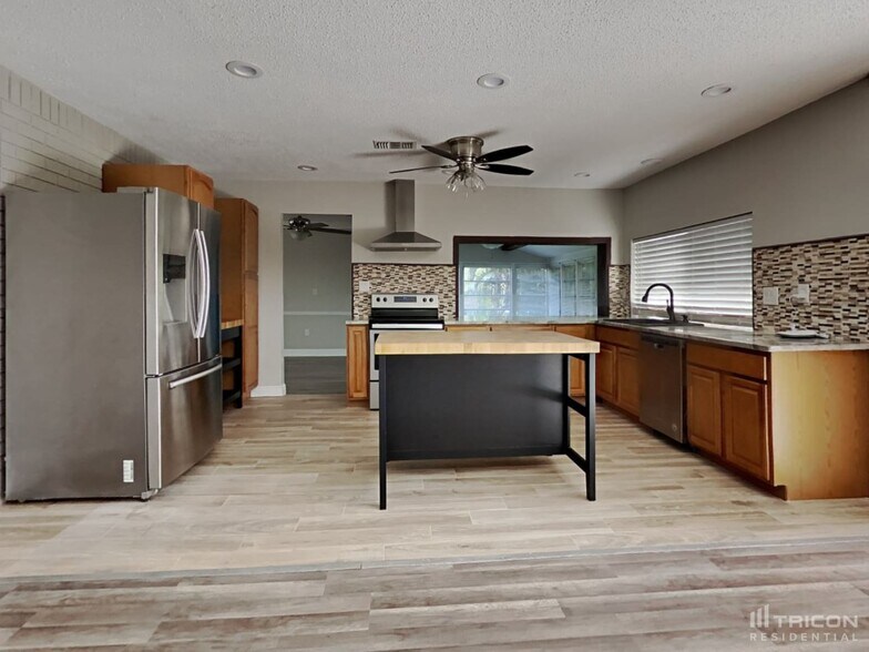 Building Photo - 13005 Willoughby Ln