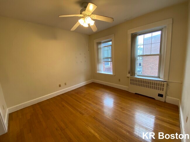 Building Photo - 1002 Beacon St