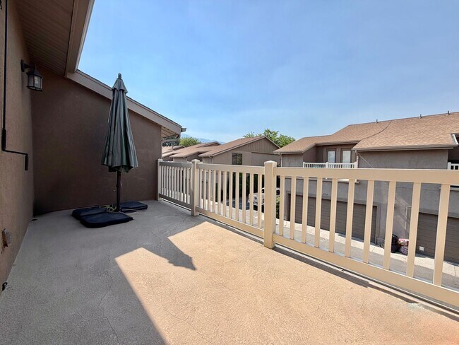 Building Photo - 8758 Oak Park Cir