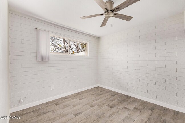 Building Photo - 1321 N 48th Pl
