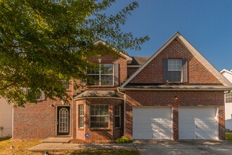 Building Photo - Spacious 4 bedroom 2.5 bath
