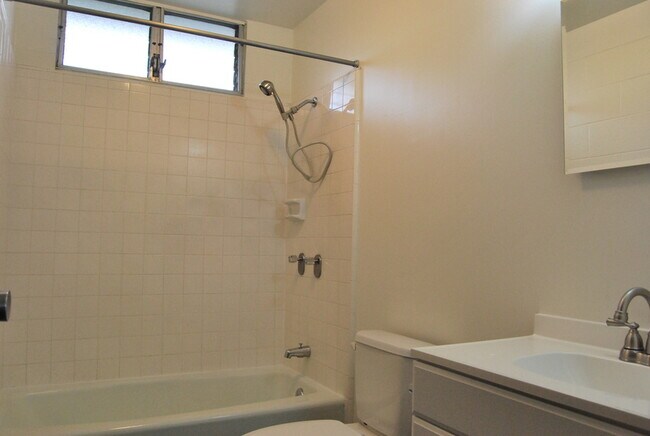 Building Photo - 1707 Nuuanu Ave