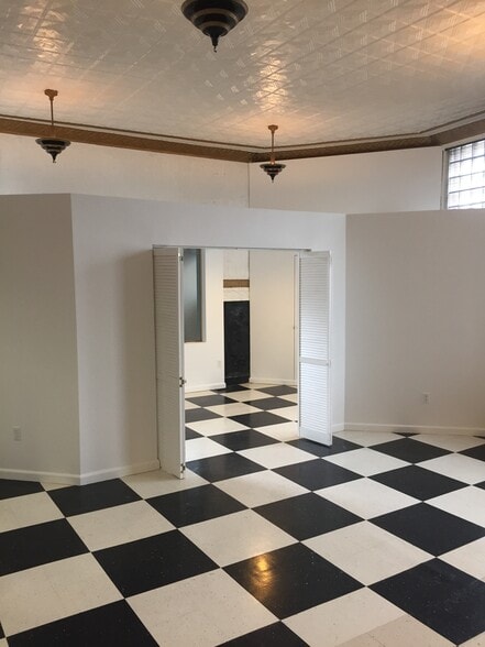 Building Photo - 2469 W McMicken Ave