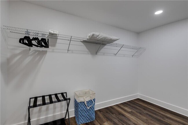 Building Photo - 551 Woodrow Ave