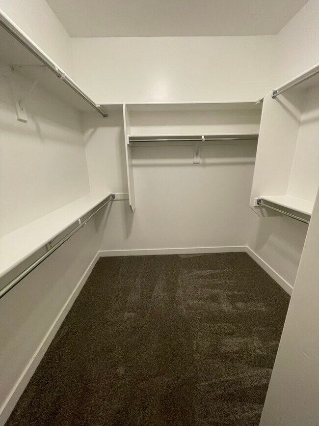 Building Photo - Fantastic GORGEOUS Home!