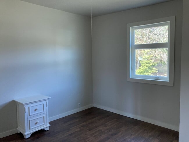 Building Photo - 408 S 1st St