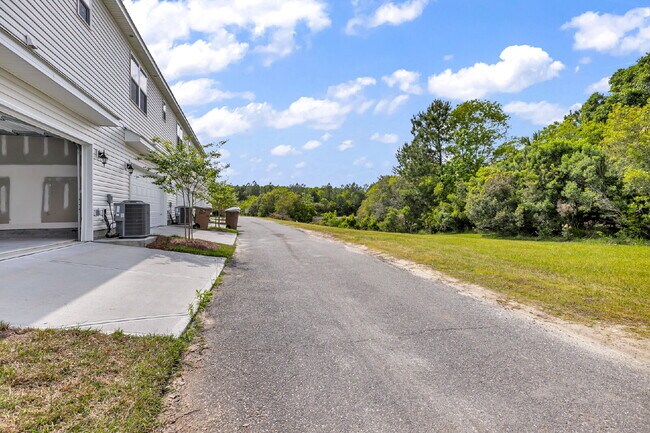 Building Photo - End Unit Townhome in Port Wentworth