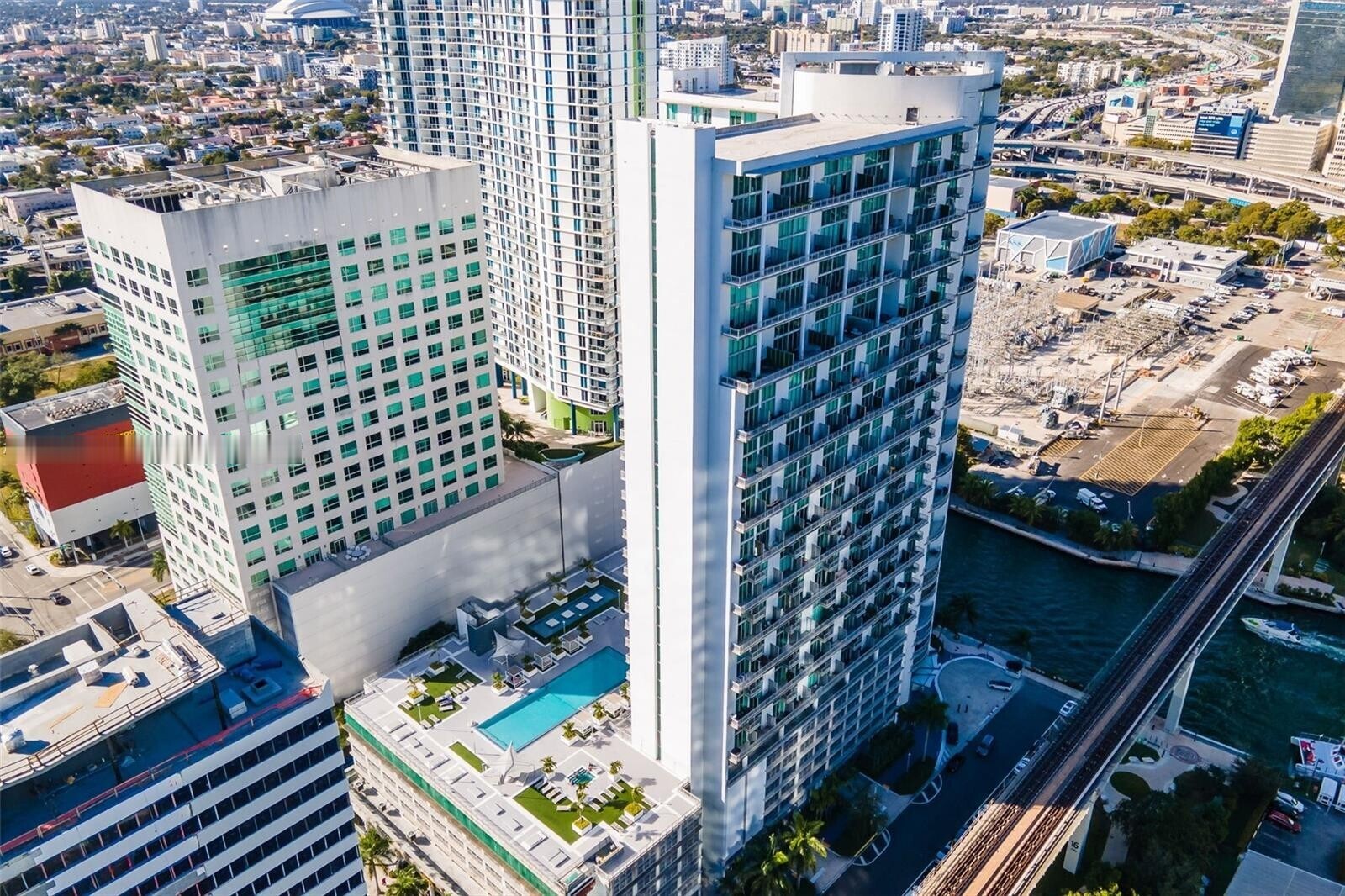 Building Photo - 690 SW 1st Ct