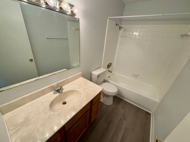 Building Photo - 709 Montclair Dr