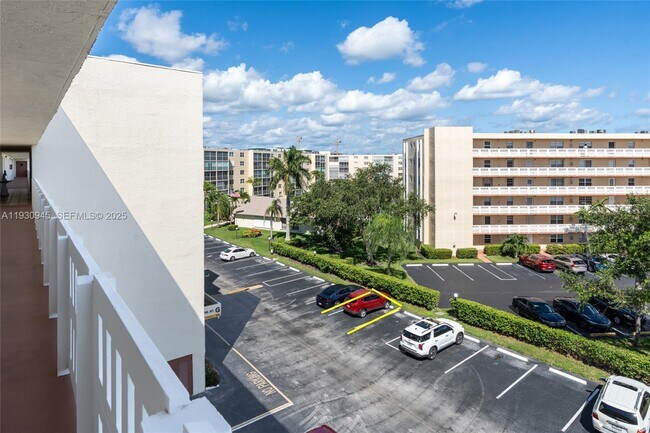 Building Photo - 321 SE 3rd St