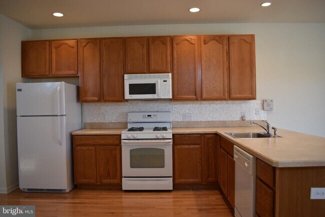 Building Photo - 72 Chelsea Ct