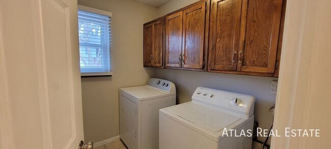 Building Photo - 1009 NE 99th St