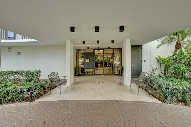 Building Photo - 356 Golfview Rd