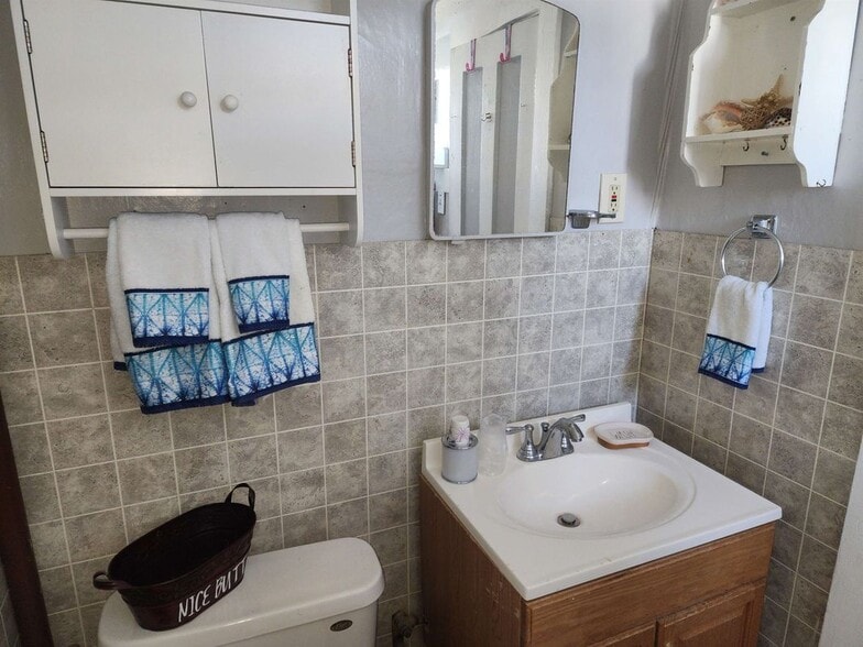 Building Photo - 6 Hager Ln