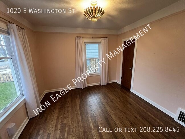 Building Photo - 1020 E Washington St