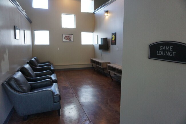Building Photo - Charming Studio for Rent: Enjoy the Added ...