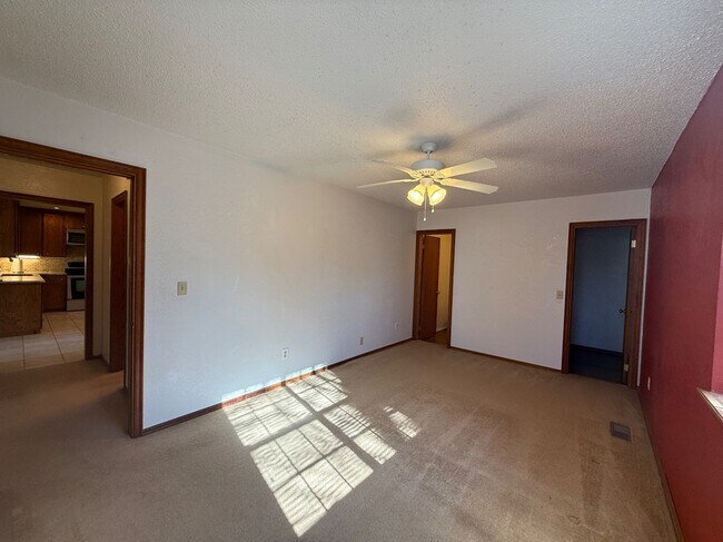 Building Photo - 1940 Ives Way Ln