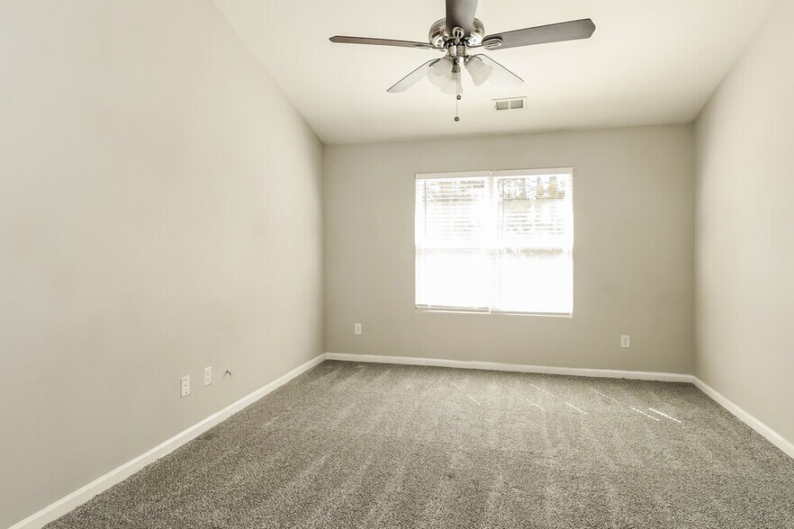 Building Photo - 2541 Meadow Crossing Dr