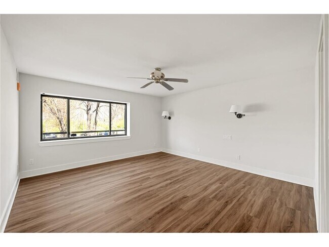 Building Photo - 2885 Knox Ave S
