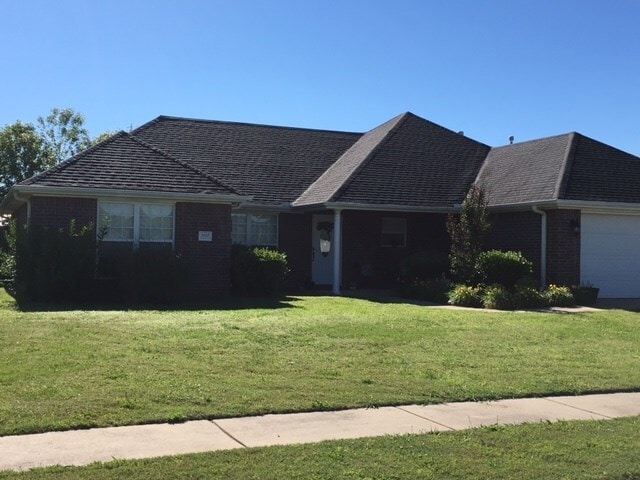 Building Photo - 2402 N Stonecrest Dr