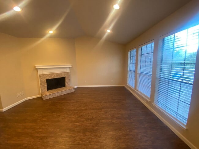 Building Photo - Awesome Condo in Plano!
