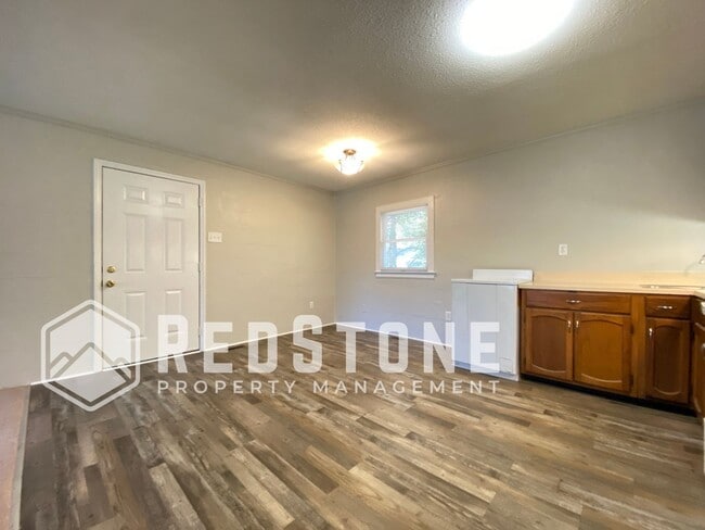 Building Photo - 431 Cleveland Ct