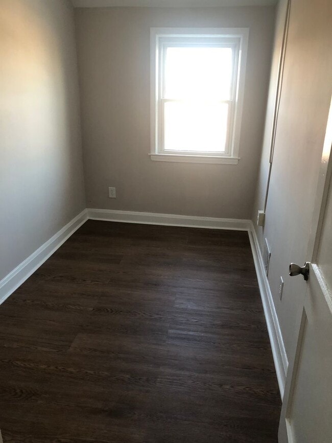 Building Photo - 3 Bedroom townhouse in Baltimore County Middlesex