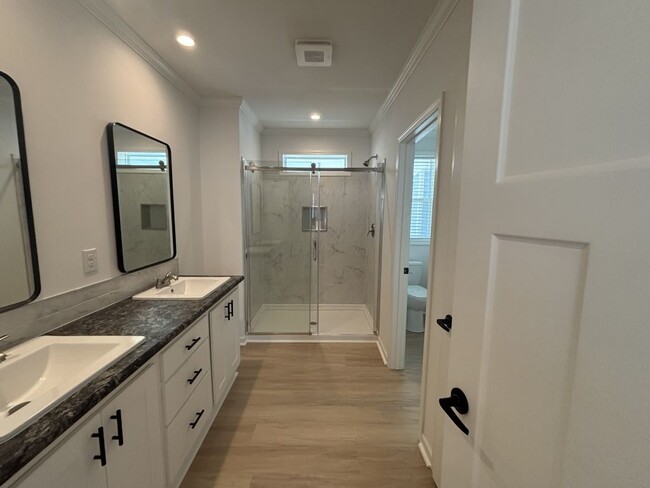 Building Photo - 980 E Nogoya Ave