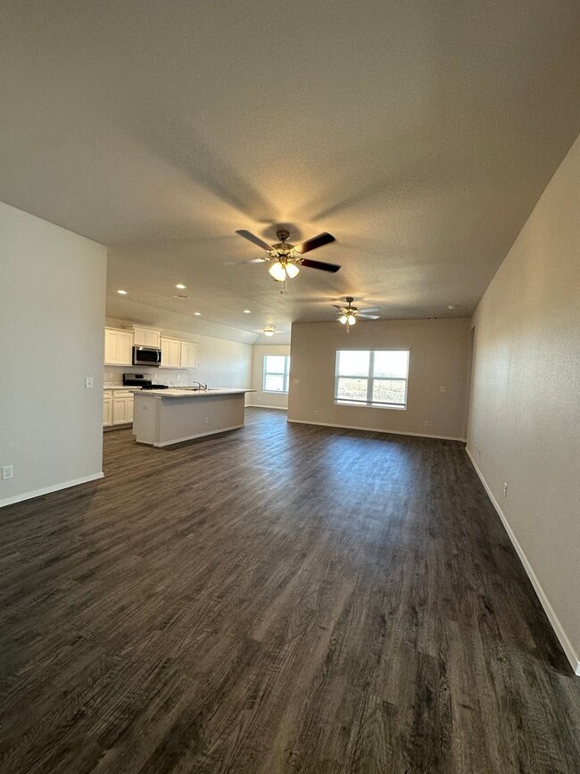 Building Photo - *Pre-leasing* Three Bedroom | Two Bath Hom...