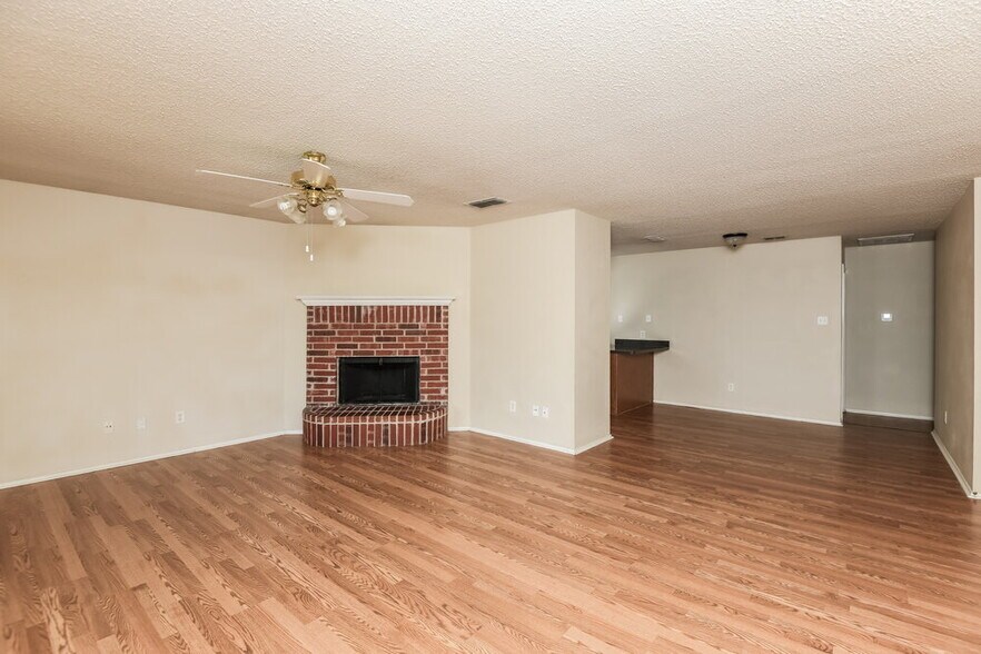 Building Photo - 617 Sawyer Dr