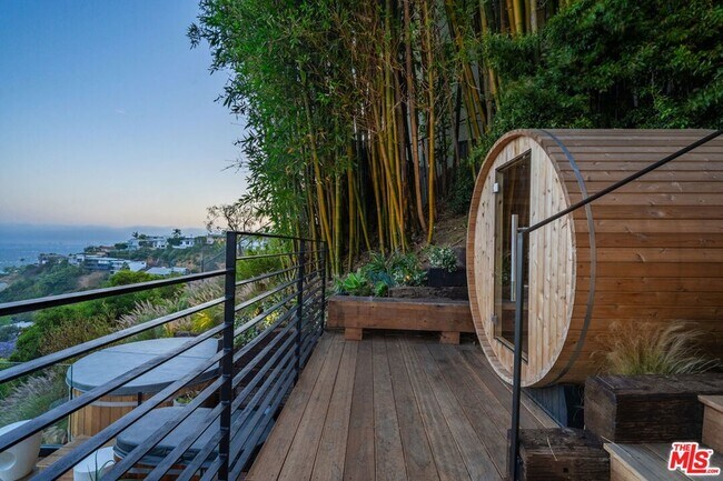 Building Photo - 8800 Hollywood Blvd