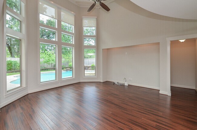 Building Photo - 5413 De Milo Dr