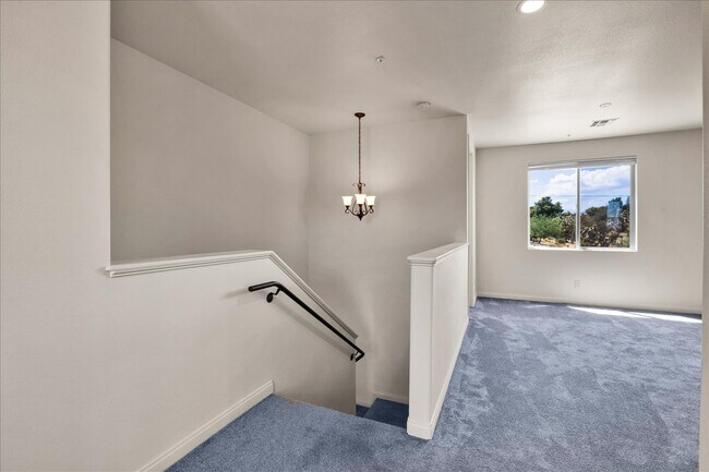 Building Photo - 56923 Ivanhoe Dr