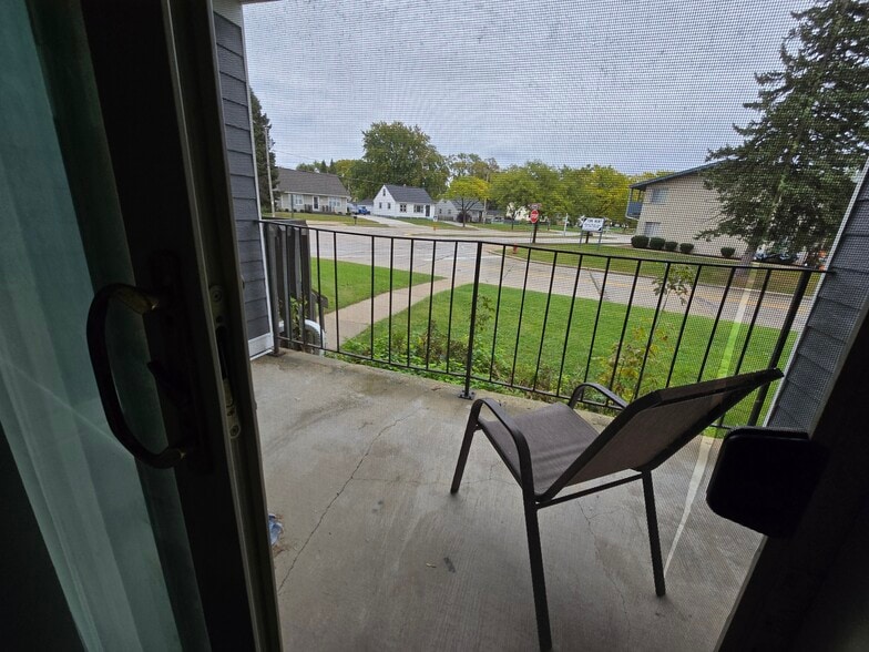 Private Balcony - 4521 S Ahmedi Ave