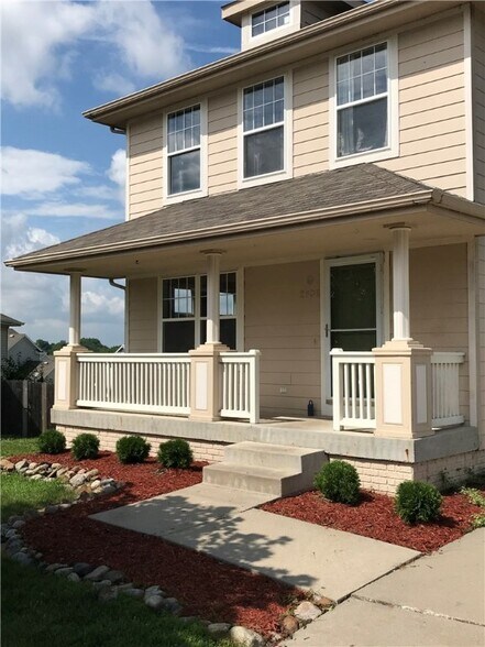Building Photo - 2806 Fayrdale Dr