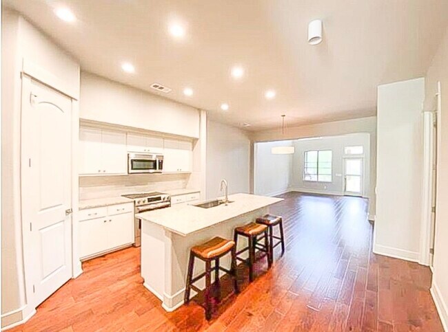 Building Photo - 108 Tuscan Dr