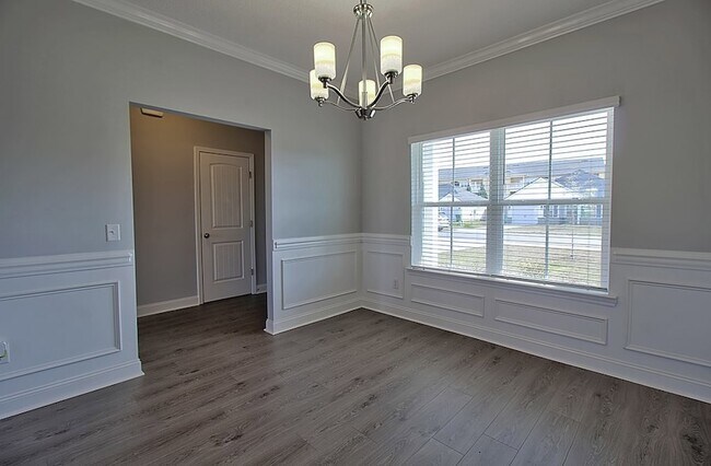 Building Photo - 566 Burke Dr