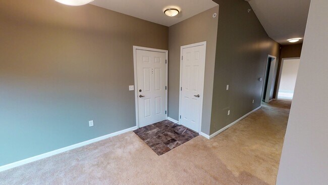 Building Photo - Lower Level Rear View 3 Bed 2 Bath in a Ga...