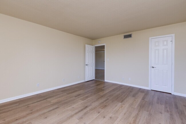 Building Photo - 1000 Spanish River Rd