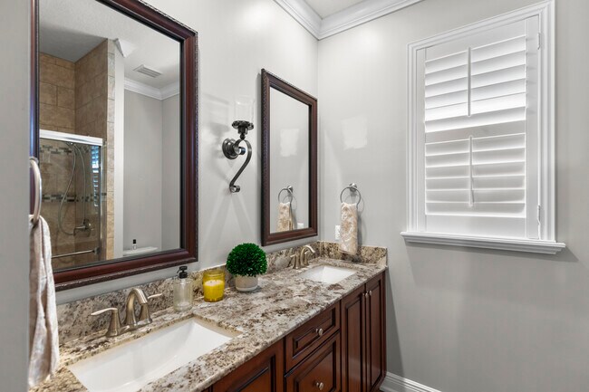 Building Photo - 1509 SW Mockingbird Cir