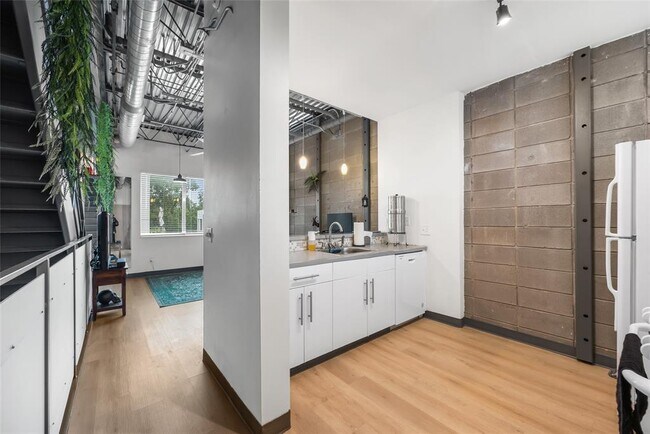 Building Photo - 4801 S Congress Ave