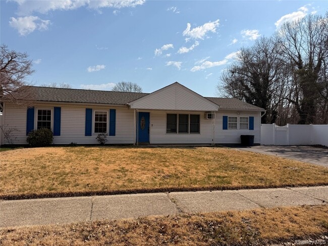 Building Photo - 549 Blue Point Rd