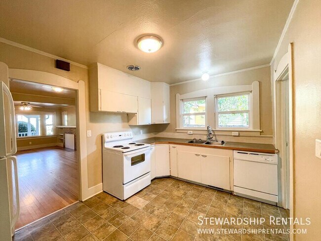 Building Photo - 1745 Olive St