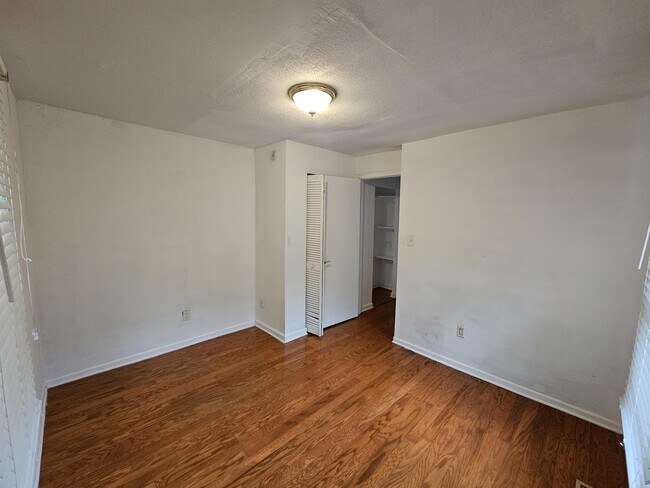 Building Photo - 107 Guild St