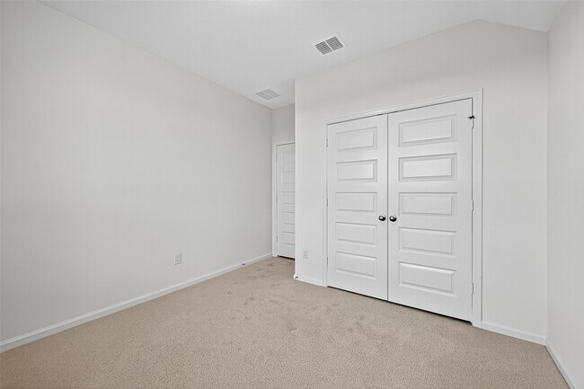 Building Photo - 407 Big Pne Trl