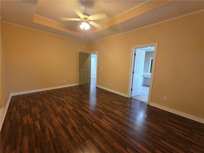 Building Photo - 302 Cross Creek Dr